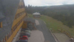 Parkoviště a hlavní vchod