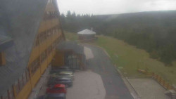 Parkoviště a hlavní vchod