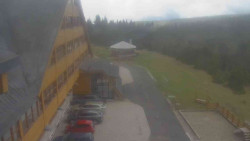 Parkoviště a hlavní vchod