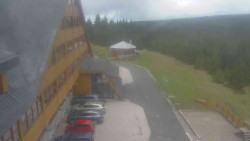 Parkoviště a hlavní vchod
