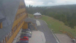 Parkoviště a hlavní vchod