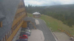 Parkoviště a hlavní vchod