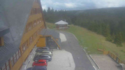 Parkoviště a hlavní vchod
