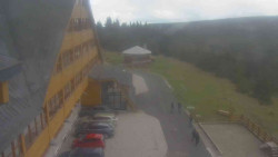 Parkoviště a hlavní vchod