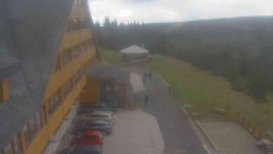 Parkoviště a hlavní vchod
