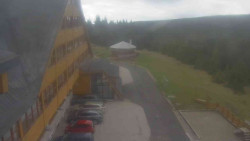 Parkoviště a hlavní vchod