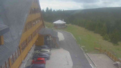 Parkoviště a hlavní vchod