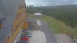 Parkoviště a hlavní vchod