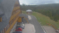 Parkoviště a hlavní vchod