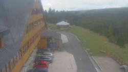 Parkoviště a hlavní vchod