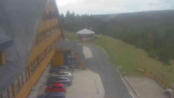 Parkoviště a hlavní vchod