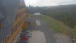 Parkoviště a hlavní vchod