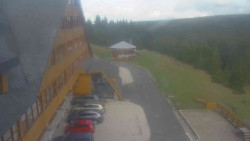 Parkoviště a hlavní vchod