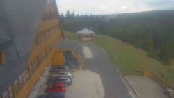 Parkoviště a hlavní vchod