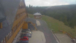 Parkoviště a hlavní vchod