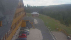 Parkoviště a hlavní vchod
