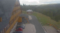 Parkoviště a hlavní vchod