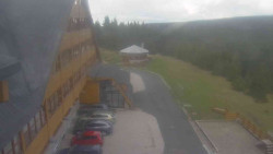 Parkoviště a hlavní vchod