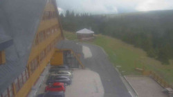 Parkoviště a hlavní vchod