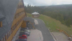Parkoviště a hlavní vchod