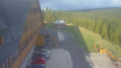 Parkoviště a hlavní vchod