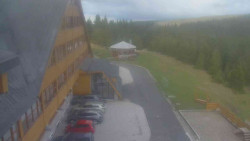 Parkoviště a hlavní vchod