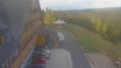 Parkoviště a hlavní vchod