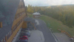 Parkoviště a hlavní vchod