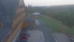 Parkoviště a hlavní vchod