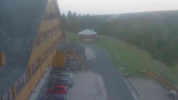 Parkoviště a hlavní vchod