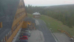 Parkoviště a hlavní vchod