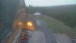 Parkoviště a hlavní vchod