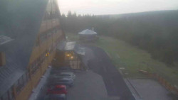 Parkoviště a hlavní vchod