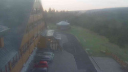Parkoviště a hlavní vchod
