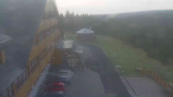 Parkoviště a hlavní vchod