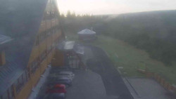 Parkoviště a hlavní vchod