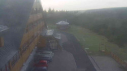 Parkoviště a hlavní vchod