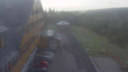 Parkoviště a hlavní vchod