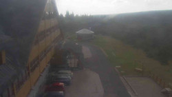 Parkoviště a hlavní vchod