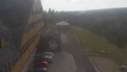 Parkoviště a hlavní vchod
