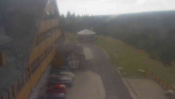 Parkoviště a hlavní vchod