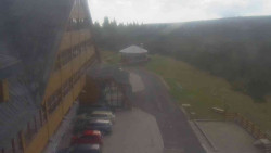 Parkoviště a hlavní vchod