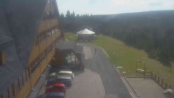 Parkoviště a hlavní vchod