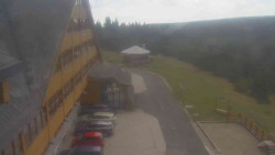 Parkoviště a hlavní vchod