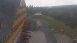 Parkoviště a hlavní vchod