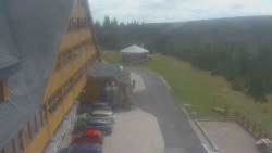 Parkoviště a hlavní vchod