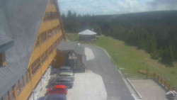 Parkoviště a hlavní vchod