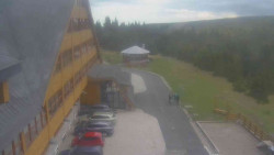 Parkoviště a hlavní vchod
