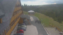Parkoviště a hlavní vchod