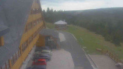 Parkoviště a hlavní vchod